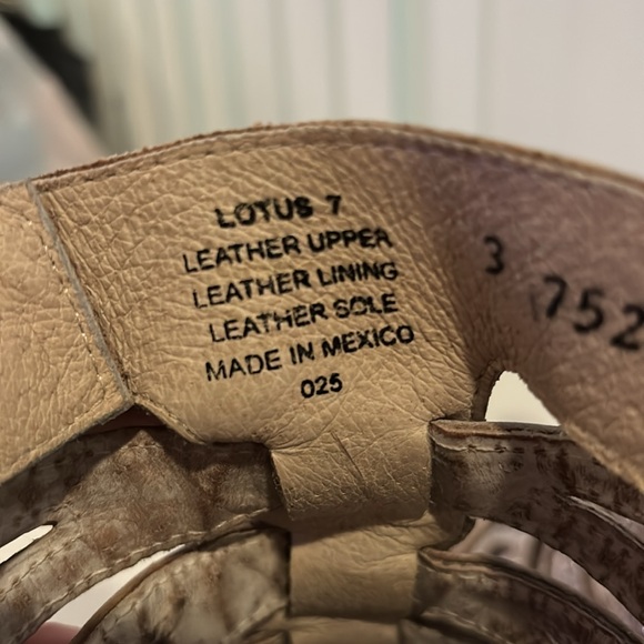 FREEBIRD BY STEVEN LOTUS IN THE COLOR TAUPE SIZE WOMEN’S 7 - Picture 8 of 8